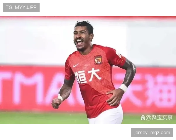 保利尼奥连续前插撕开防线，中场进攻角色显著强化